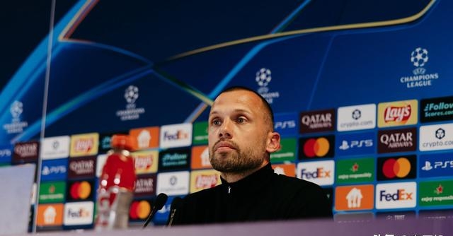 关于冲刺阶段阿贾克斯临场应变：欧冠节点到来；悬念犹存；纪律约束更严格的信息